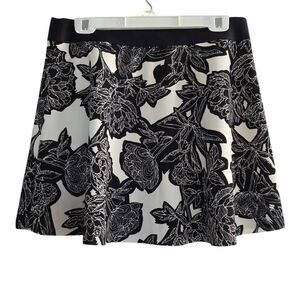 Express Women's Size Large White Black Floral Print Skater Skirt